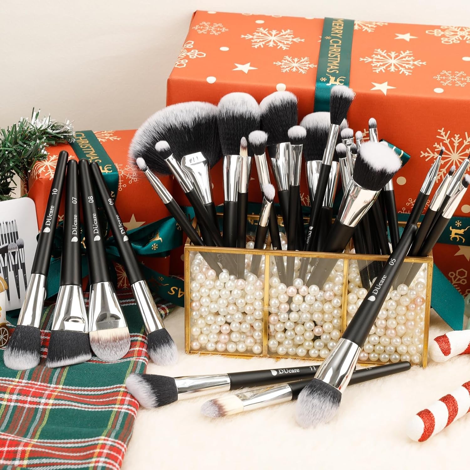 32Pcs Makeup Brush Set, Black Kabuki Foundation Blending Brushes, Professional Face Eye Makeup Kit with Fan Concealer Contour Eyeshadow Brushes for Liquid Cream Powder